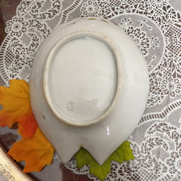 - Vintage Leaf Shaped Porcelain Neutral Hand Painted Floral Pattern Trinket Dish - Picture 5 of 6